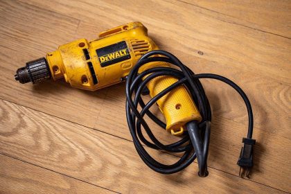5 دلیل ارزش خرید بالای دریل برقی، دریل برقی در مقابل دریل شارژی