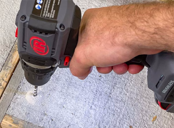 ویژگیهای دریل چکشی شارژی D5241