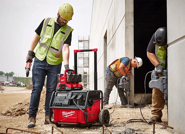 بررسی ویژگیهای منبع تغذیه متحرک میلواکی مدل 3300R