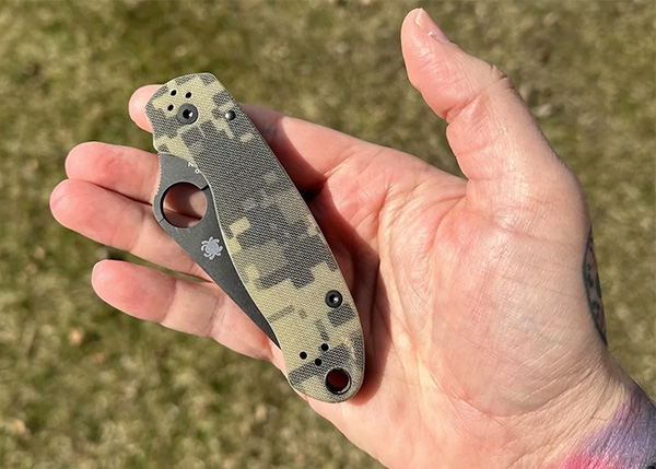 حفره تکیهگاه انگشت شصت و سیستم قفل فشاری، دو ویژگی خاص و بینظیر در چاقوی جیبی Spyderco Para 3